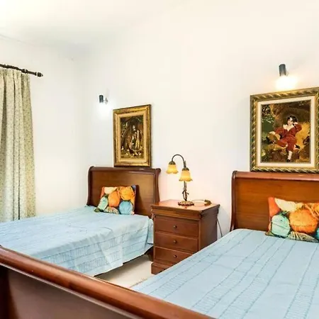 New! Amazing 3 Bedroom In Carvoeiro! Villa