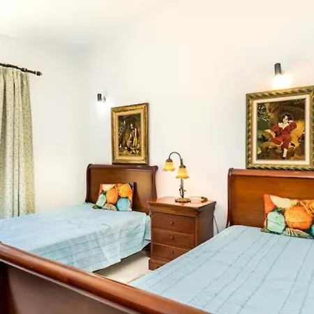 New! Amazing 3 Bedroom In Carvoeiro! Villa